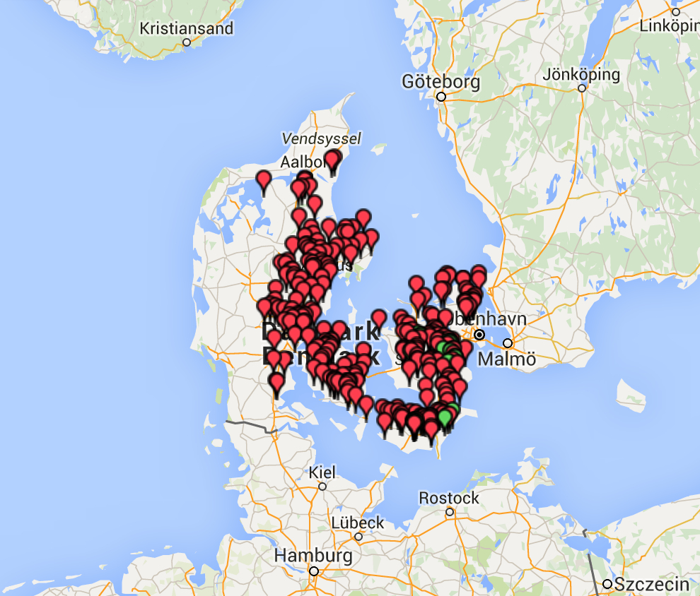 Historisk udbredelse af rødlig perlemorsommerfugl i Danmark. Mange tætte bestande for får årtier siden (røde markeringer) – i dag er der kun få lokaliteter tilbage på Midt- og sydsjælland